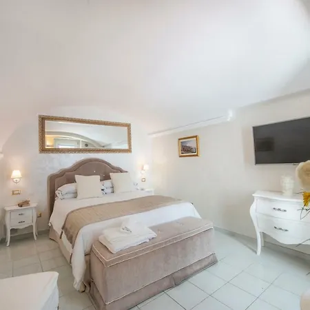 Lauro Dependance בית הארחה